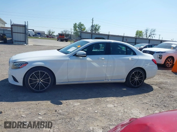 2019 Mercedes-Benz C 300 z VIN 55SWF8DB4KU285419, wystawiony jako IAAI lot #41977720 z przebiegiem 75 156 mil mil oraz . Historia ofert i sprzedaży dostępna na DreamBid. Obrazek 14.