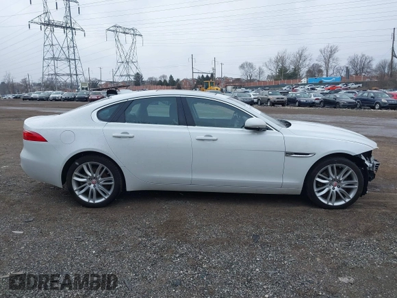 2016 Jaguar XF 35t Prestige with VIN SAJBK4BV9GCY11955, listed as a IAAI auction lot 41640739 with 83,047 mi miles. Bid and sale history available at carsss.com. Image 13.