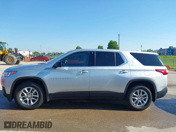 2018 Chevrolet Traverse LS z VIN 1GNERFKW7JJ145166, wystawiony jako IAAI lot #42161304 z przebiegiem 104 165 mil mil oraz . Historia ofert i sprzedaży dostępna na DreamBid. Obrazek 14.