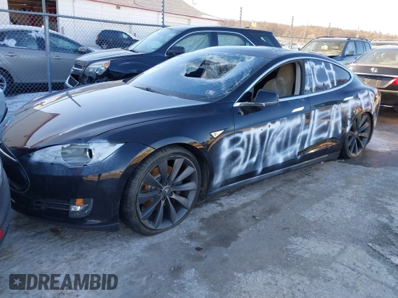 2013 Tesla Model S with VIN 5YJSA1CNODFP07903, listed as a IAAI auction lot 41281788 with Not Provided miles. Bid and sale history available at carsss.com. Image 19.