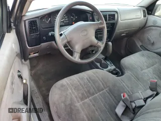 2004 Toyota Tacoma z VIN 5TENL42N14Z320107, wystawiony jako Copart lot #54219115 z przebiegiem 180 934 mil mil oraz Szkoda całkowita • Salvage title. Historia ofert i sprzedaży dostępna na DreamBid. Obrazek 8.