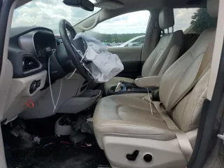 2020 Chrysler Pacifica Touring L with VIN 2C4RC1BG4LR223523, listed as a Copart auction lot 66622825 with 86,600 mi miles and Salvage title. Bid and sale history available at DreamBid. Image 7.