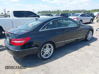 2013 Mercedes-Benz E-Class E 350 with VIN WDDKJ5KB1DF212769, listed as a IAAI auction lot 42064928 with 62,500 mi miles. Bid and sale history available at carsss.com. Image 4.