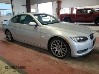 2007 BMW 3 Series 328i z VIN WBAWB33597PU87646, wystawiony jako Copart lot #66590034 z przebiegiem 140 275 mil mil oraz Nie do naprawy. Historia ofert i sprzedaży dostępna na DreamBid. Obrazek 4.