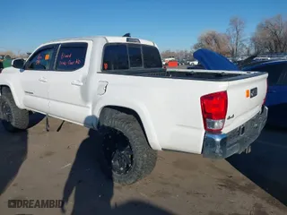 2017 Toyota Tacoma SR5 with VIN 3TMCZ5AN8HM062622, listed as a IAAI auction lot 41414330 with 39,399 mi miles. Bid and sale history available at carsss.com. Image 3.