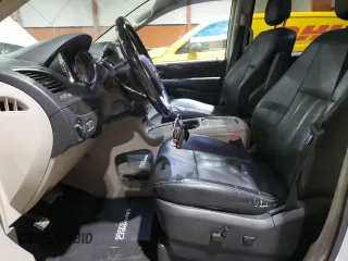 2017 Dodge Grand Caravan Crew Plus with VIN 2C4RDGDG0HR686411, listed as a Copart auction lot 43942305 with 200,408 mi miles and Clean Title. Bid and sale history available at DreamBid. Image 7.