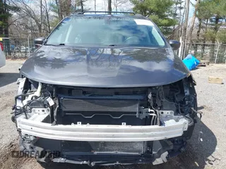 2017 Chrysler Pacifica Touring L with VIN 2C4RC1BG3HR511492, listed as a IAAI auction lot 41922578 with 139,393 mi miles and . Bid and sale history available at DreamBid. Image 13.