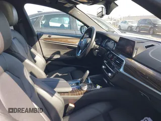 2019 BMW 5 Series 530i z VIN WBAJA5C53KWW48516, wystawiony jako IAAI lot #41524190 z przebiegiem 62 280 mil mil oraz . Historia ofert i sprzedaży dostępna na DreamBid. Obrazek 5.
