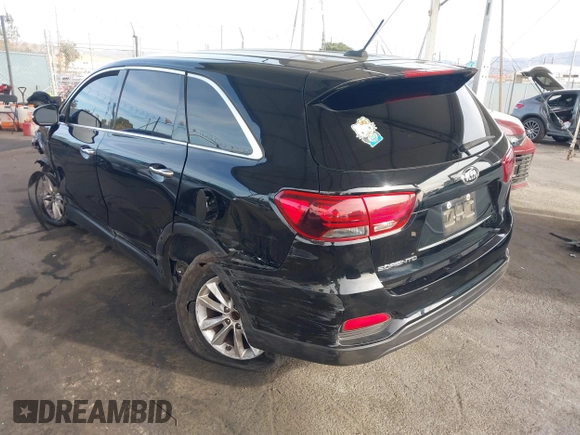 2019 Kia Sorento LX with VIN 5XYPG4A39KG522973, listed as a IAAI auction lot 41353348 with 151,889 mi miles. Bid and sale history available at carsss.com. Image 3.