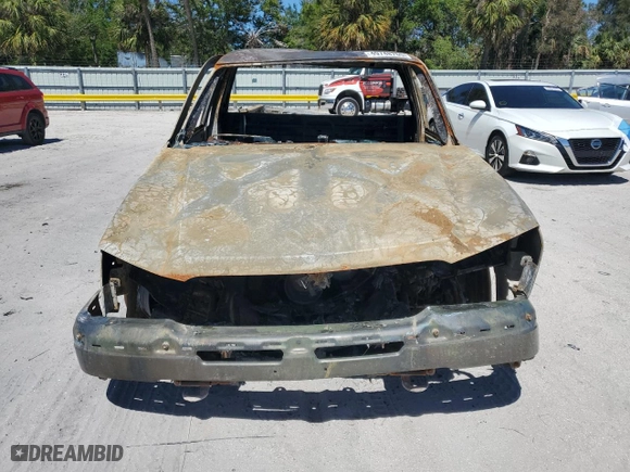 2004 Chevrolet Silverado 1500 Work Truck with VIN 1GCEC14X74Z101371, listed as a Copart auction lot 49748765 with 0 mi miles and Non Repairable. Bid and sale history available at carsss.com. Image 5.