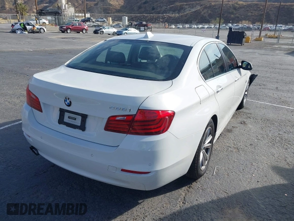 2016 BMW 5 Series 528i z VIN WBA5A5C51GG350114, wystawiony jako IAAI lot #41468375 z przebiegiem 73 968 mil mil oraz . Historia ofert i sprzedaży dostępna na DreamBid. Obrazek 4.