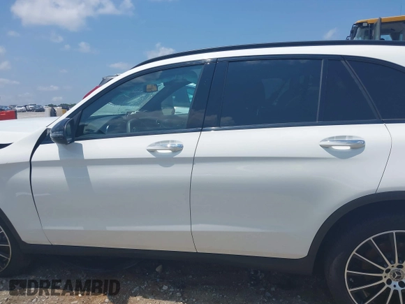 2019 Mercedes-Benz GLC 300 with VIN WDC0G4JBXK1000310, listed as a IAAI auction lot 42668396 with 22,459 mi miles and . Bid and sale history available at DreamBid. Image 14.