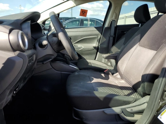 2020 Nissan Versa S z VIN 3N1CN8DVXLL802634, wystawiony jako Copart lot #58873905 z przebiegiem Nie podano mil oraz Nie do naprawy • Non repairable. Historia ofert i sprzedaży dostępna na DreamBid. Obrazek 7.