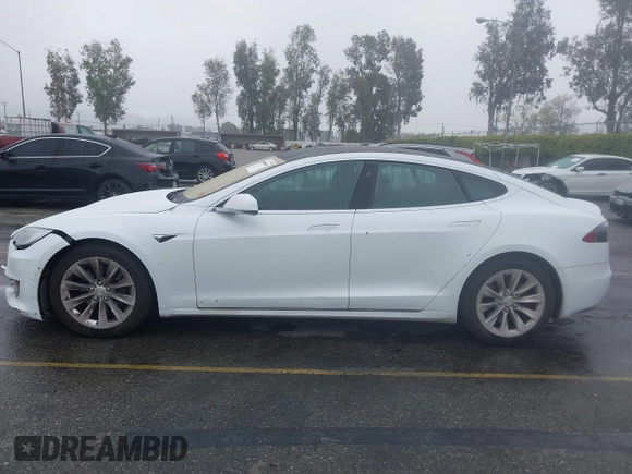 2018 Tesla Model S 75D with VIN 5YJSA1E24JF275038, listed as a IAAI auction lot 41916984 with 116,352 mi miles and . Bid and sale history available at DreamBid. Image 14.