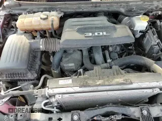 2020 Ram 1500 Laramie z VIN 1C6SRFJMXLN250072, wystawiony jako Copart lot #81462675 z przebiegiem 139 098 mil mil oraz Czysty tytuł • Clean title. Historia ofert i sprzedaży dostępna na DreamBid. Obrazek 13.