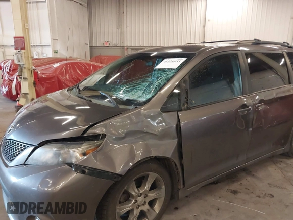 2011 Toyota Sienna SE with VIN 5TDXK3DC7BS034516, listed as a IAAI auction lot 41539955 with 209,309 mi miles. Bid and sale history available at carsss.com. Image 6.