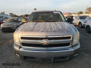 2007 Chevrolet Silverado 1500 LT w/1LT with VIN 2GCEC13C771574330, listed as a Copart auction lot 86451334 with 253,639 mi miles and Clean Title. Bid and sale history available at carsss.com. Image 5.