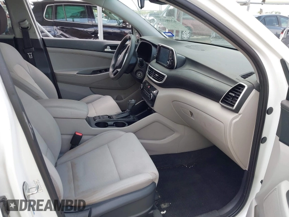 2020 Hyundai Tucson SE z VIN KM8J23A45LU212774, wystawiony jako IAAI lot #42100221 z przebiegiem 78 002 mil mil oraz . Historia ofert i sprzedaży dostępna na DreamBid. Obrazek 5.