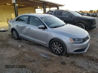 2014 Volkswagen Jetta Sedan SE w/Connectivity with VIN 3VWD07AJ2EM287117, listed as a Copart auction lot 84093024 with 104,477 mi miles and Salvage Title. Bid and sale history available at carsss.com. Image 4.