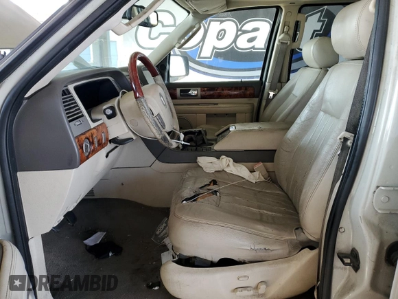 2004 Lincoln Navigator Luxury with VIN 5LMFU28R34LJ41588, listed as a Copart auction lot 59228125 with 200,699 mi miles and Clean title. Bid and sale history available at DreamBid. Image 7.