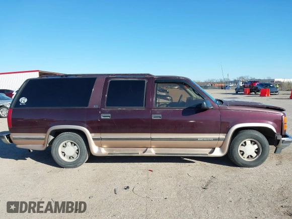 1997 GMC Suburban z VIN 1GKEC16RXVJ703491, wystawiony jako IAAI lot #41219414 z przebiegiem 362 551 mil mil oraz . Historia ofert i sprzedaży dostępna na DreamBid. Obrazek 13.
