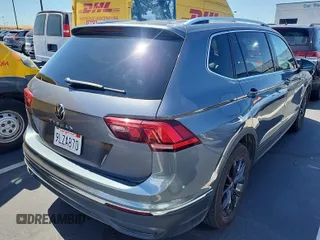 2024 Volkswagen Tiguan SE z VIN 3VV3B7AX7RM106937, wystawiony jako IAAI lot #42845192 z przebiegiem 32 134 mil mil oraz . Historia ofert i sprzedaży dostępna na DreamBid. Obrazek 41.