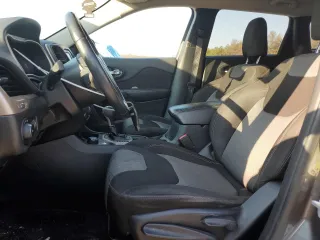 2014 Jeep Cherokee Latitude z VIN 1C4PJMCB5EW147743, wystawiony jako Copart lot #75710774 z przebiegiem 113 870 mil mil oraz Nie do naprawy • Non repairable. Historia ofert i sprzedaży dostępna na DreamBid. Obrazek 7.