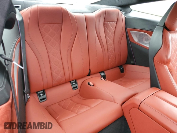 2020 BMW M8 z VIN WBSAE0C07LCD25423, wystawiony jako Copart lot #58272065 z przebiegiem 102 346 mil mil oraz Czysty tytuł • Clean title. Historia ofert i sprzedaży dostępna na DreamBid. Obrazek 10.