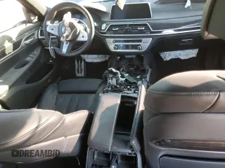 2021 BMW 7 Series 740i z VIN WBA7T2C08MCG07068, wystawiony jako Copart lot #83335054 z przebiegiem Nie podano mil oraz Czysty tytuł • Clean title. Historia ofert i sprzedaży dostępna na DreamBid. Obrazek 8.