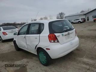 2008 Chevrolet Aveo LS z VIN KL1TD66618B059937, wystawiony jako Copart lot #44467395 z przebiegiem 52 360 mil mil oraz Tytuł czysty. Historia ofert i sprzedaży dostępna na DreamBid. Obrazek 2.
