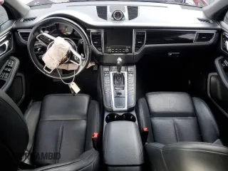 2018 Porsche Macan S z VIN WP1AB2A56JLB38449, wystawiony jako Copart lot #56634525 z przebiegiem Nie podano mil oraz Szkoda całkowita • Salvage title. Historia ofert i sprzedaży dostępna na DreamBid. Obrazek 8.