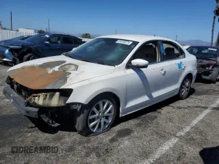 2013 Volkswagen Jetta SE z VIN 3VWDP7AJ0DM351407, wystawiony jako Copart lot #65030575 z przebiegiem Nie podano mil oraz Szkoda całkowita • Salvage title. Historia ofert i sprzedaży dostępna na DreamBid. Obrazek 1.