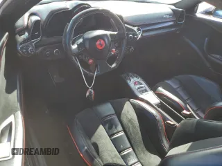 2014 Ferrari 458 Italia z VIN ZFF68NHA9E0203538, wystawiony jako Copart lot #73847364 z przebiegiem 4869 mil mil oraz Szkody całkowita. Historia ofert i sprzedaży dostępna na DreamBid. Obrazek 8.