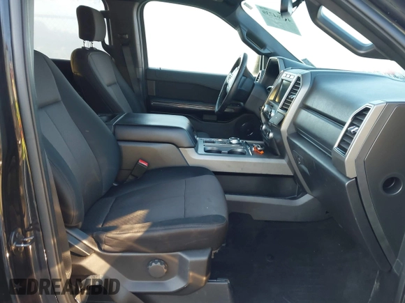 2019 Ford Expedition Max XLT z VIN 1FMJK1HT4KEA36195, wystawiony jako IAAI lot #41764739 z przebiegiem 106 543 mil mil oraz . Historia ofert i sprzedaży dostępna na DreamBid. Obrazek 5.