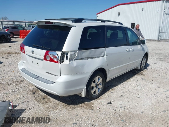 2006 Toyota Sienna XLE with VIN 5TDZA22C06S576958, listed as a IAAI auction lot 41978892 with 257,598 mi miles. Bid and sale history available at carsss.com. Image 4.