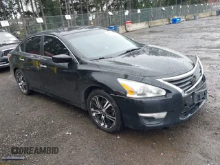 2015 Nissan Altima 2.5 S with VIN 1N4AL3AP6FC213623, listed as a IAAI auction lot 41831798 with 132,876 mi miles. Bid and sale history available at carsss.com. Image 1.