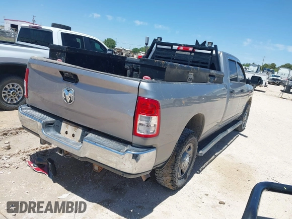 2022 Ram 2500 Tradesman z VIN 3C6UR5HJ7NG387674, wystawiony jako IAAI lot #42189557 z przebiegiem 125 045 mil mil oraz . Historia ofert i sprzedaży dostępna na DreamBid. Obrazek 4.