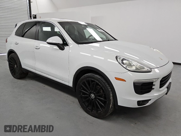 2016 Porsche Cayenne with VIN WP1AA2A28GLA01613, listed as a Copart auction lot 46182805 with 121,911 mi miles and Clean Title. Bid and sale history available at carsss.com. Image 4.