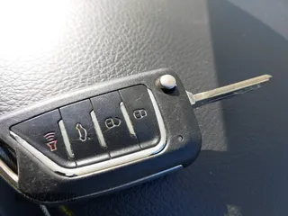 2014 Kia Sorento LX with VIN 5XYKT4A73EG425510, listed as a IAAI auction lot 41882601 with 165,751 mi miles and . Bid and sale history available at carsss.com. Image 11.
