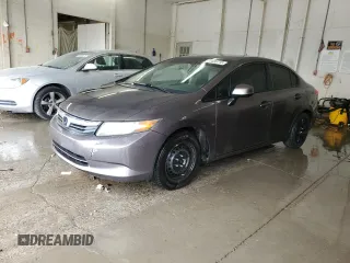 2012 Honda Civic LX z VIN 2HGFB2F58CH521049, wystawiony jako Copart lot #57035715 z przebiegiem 233 890 mil mil oraz Szkody całkowita. Historia ofert i sprzedaży dostępna na DreamBid. Obrazek 1.