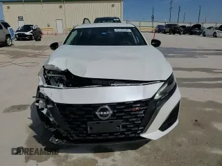 2023 Nissan Altima SR z VIN 1N4BL4CV9PN389352, wystawiony jako Copart lot #49102345 z przebiegiem 42 227 mil mil oraz Czysty tytuł • Clean title. Historia ofert i sprzedaży dostępna na DreamBid. Obrazek 13.