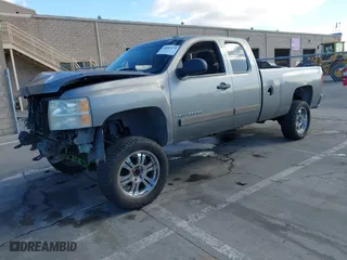 2007 Chevrolet Silverado 1500 LT w/1LT with VIN 1GCEC19J07E580345, listed as a IAAI auction lot 40884974 with 277,971 mi miles. Bid and sale history available at carsss.com. Image 19.