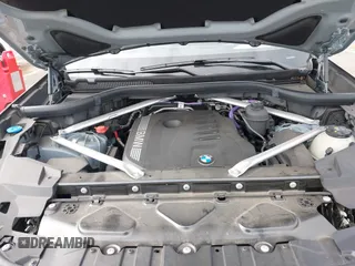 2024 BMW X5 xDrive40i z VIN 5UX23EU06R9U85520, wystawiony jako IAAI lot #41785217 z przebiegiem Nie podano mil oraz . Historia ofert i sprzedaży dostępna na DreamBid. Obrazek 10.