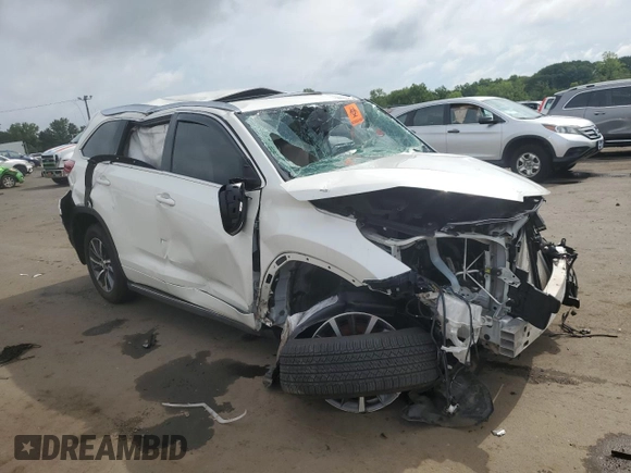 2018 Toyota Highlander SE с VIN 5TDJZRFH1JS884086, выставлен на аукционе Copart как лот 58822095 с пробегом Не указан миль и На запчасти • Non repairable. История ставок и продаж доступна на DreamBid. Изображение 4.