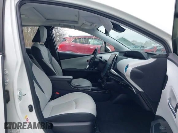 2018 Toyota Prius Two with VIN JTDKARFU9J3054742, listed as a IAAI auction lot 41641032 with 209,986 mi miles. Bid and sale history available at carsss.com. Image 5.