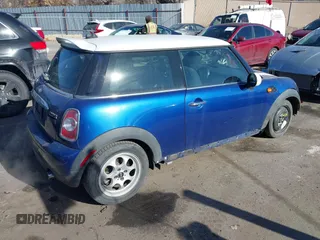 2012 MINI Hardtop с VIN WMWSU3C5XCT542826, выставлен на аукционе IAAI как лот 41372017 с пробегом 162 156 миль миль и . История ставок и продаж доступна на DreamBid. Изображение 4.