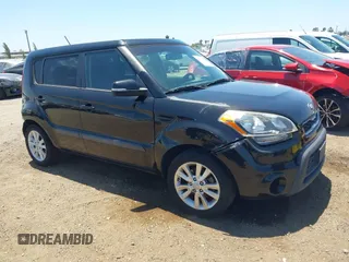 2013 Kia Soul + z VIN KNDJT2A66D7588199, wystawiony jako IAAI lot #42317070 z przebiegiem 100 994 mil mil oraz . Historia ofert i sprzedaży dostępna na DreamBid. Obrazek 1.