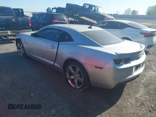 2010 Chevrolet Camaro 1LT z VIN 2G1FB1EV1A9167966, wystawiony jako IAAI lot #42014509 z przebiegiem 213 321 mil mil oraz . Historia ofert i sprzedaży dostępna na DreamBid. Obrazek 3.