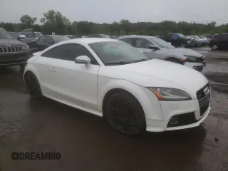 2010 Audi TTS z VIN TRUK1AFK8A1021653, wystawiony jako Copart lot #65677094 z przebiegiem 170 461 mil mil oraz Szkody całkowita. Historia ofert i sprzedaży dostępna na DreamBid. Obrazek 4.