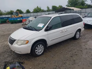 2006 Chrysler Town & Country Touring z VIN 2A4GP54L76R915853, wystawiony jako IAAI lot #42361966 z przebiegiem 250 782 mil mil oraz . Historia ofert i sprzedaży dostępna na DreamBid. Obrazek 2.